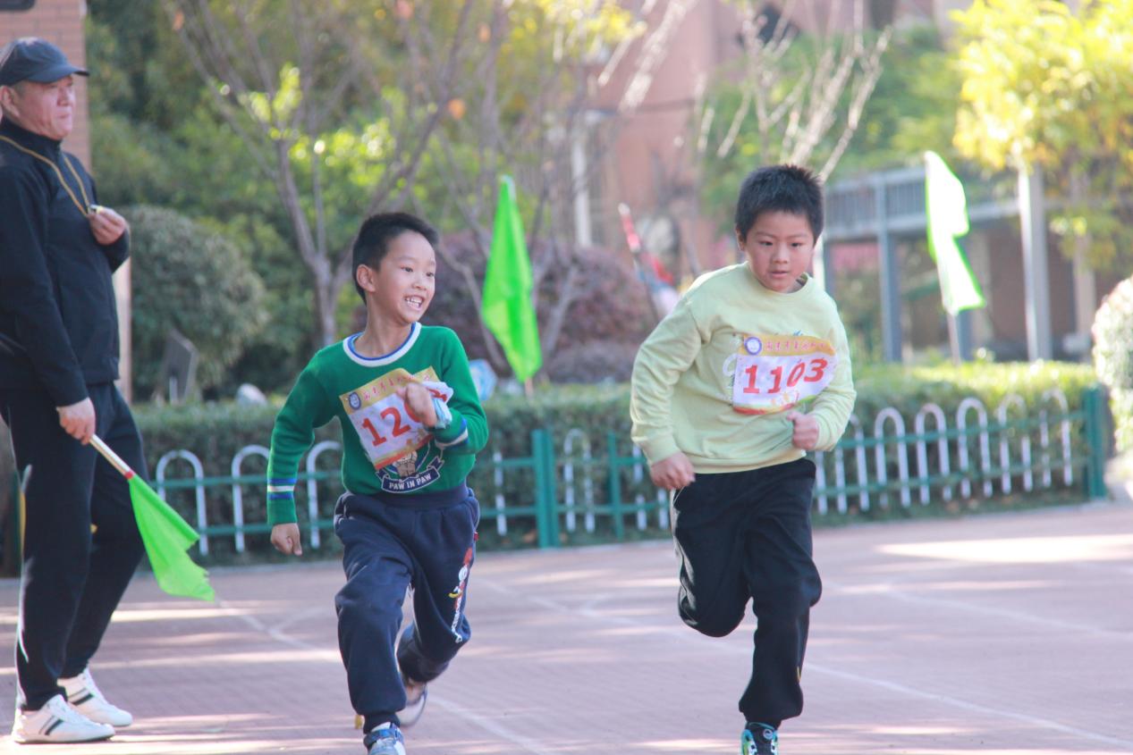 幕府山庄小学第六届冬季运动会(1)_html_48f9623d.jpg