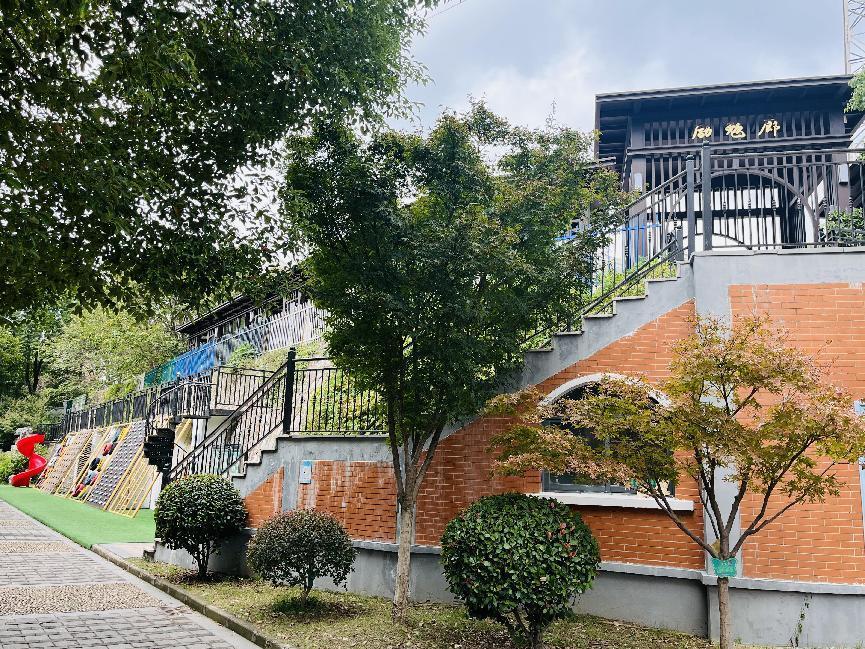 幕府校园秋景新闻稿_html_m11a58b88.jpg