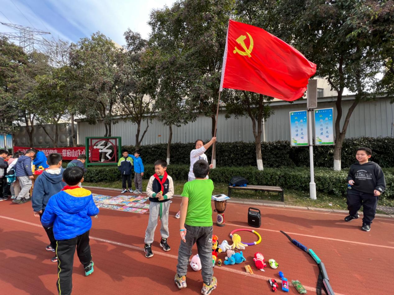 爱心义卖新闻稿_html_26b56bda.jpg