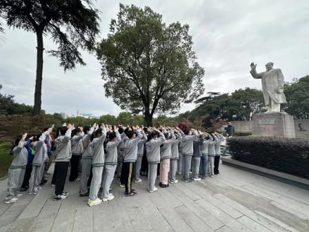 红山寻童趣 栖霞赏秋韵_html_4b97ec4.jpg