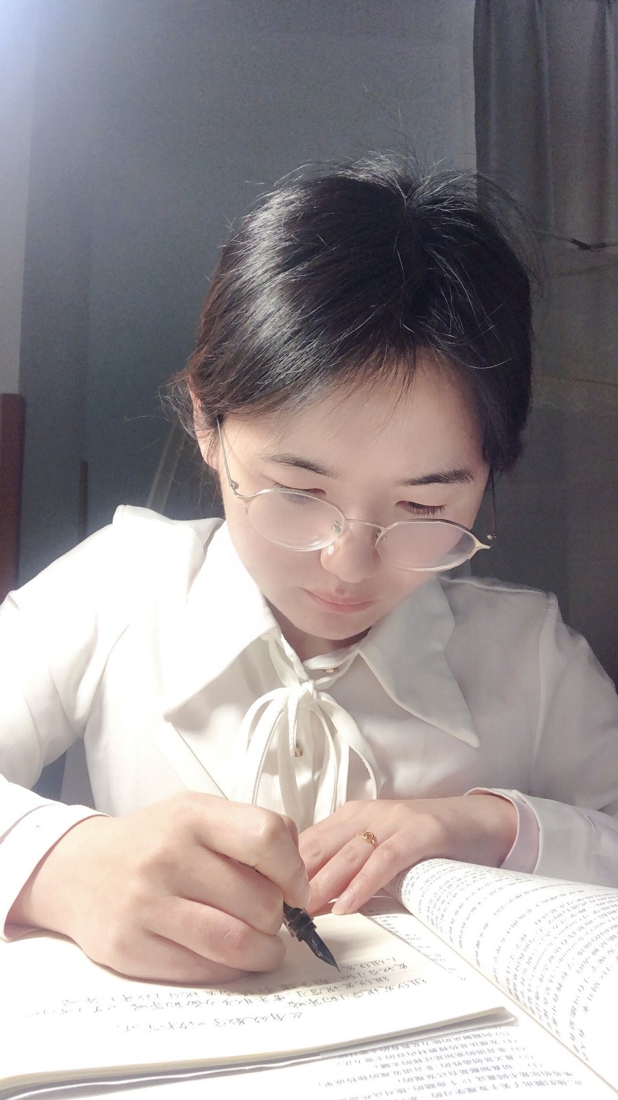 教师读书照.jpg