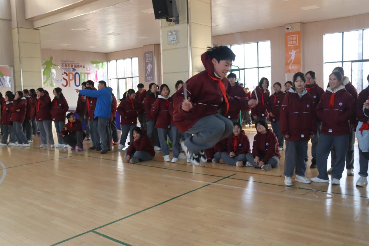 活力跃动，双摇飞扬——六小型运动会之跳绳双摇比赛_html_m73c7a5a2.jpg