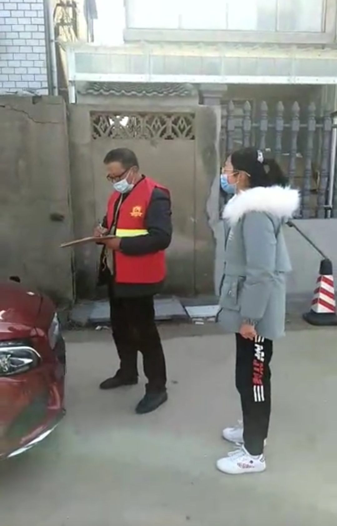 疫情期间学生老师志愿服务_html_135ee51a.jpg