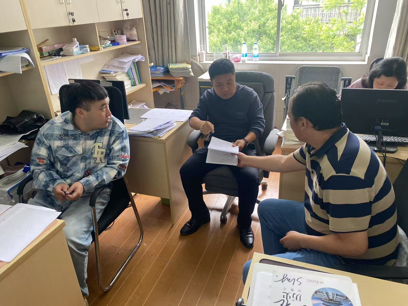 C30-3-6优化落实国家“双减”政策，校本研修作业设计抓实效中桥中学主题式校本研修活动纪实_html_md2feba6.jpg