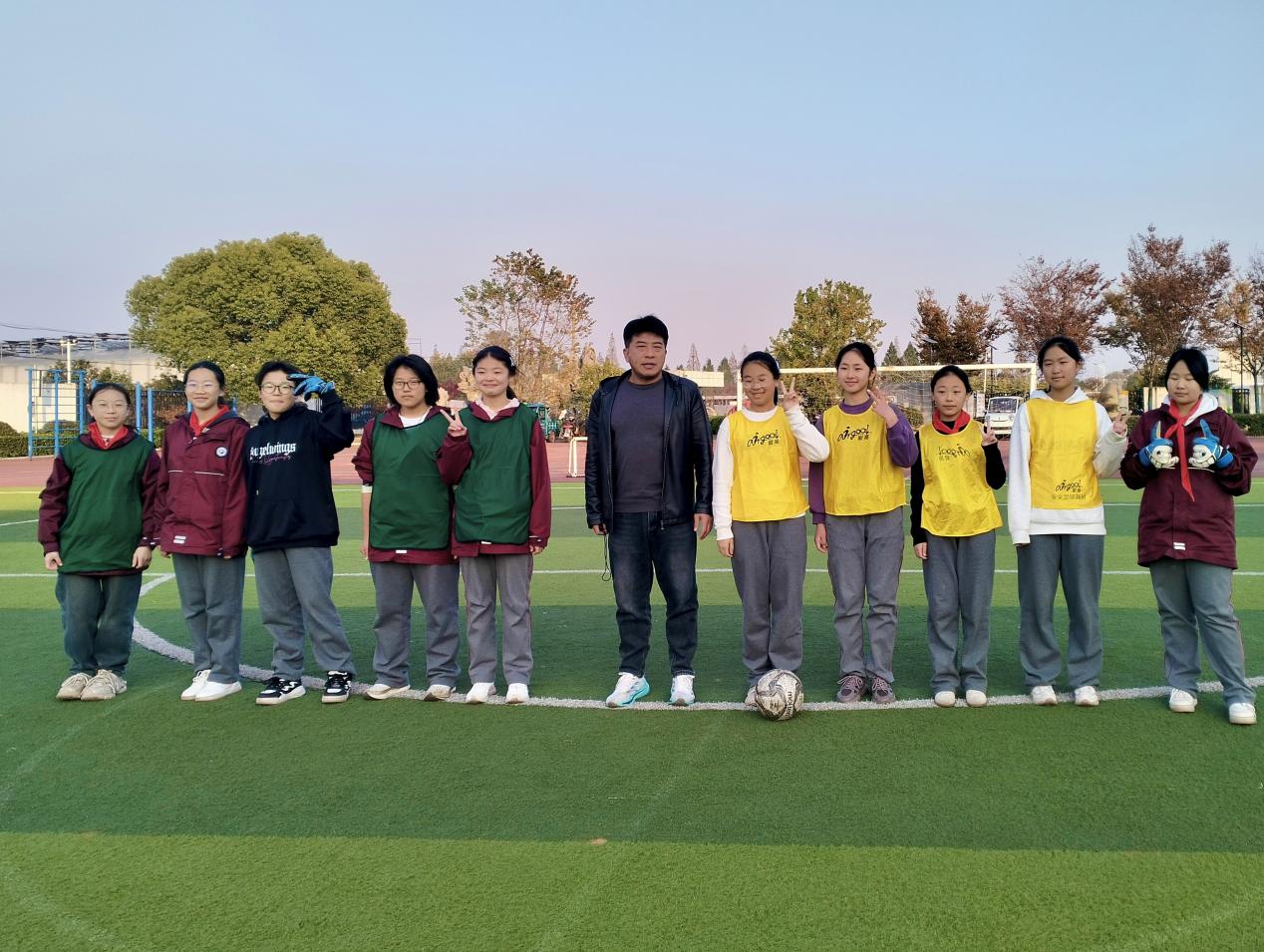 中桥中学第十六届 “圭易杯” 校园足球联赛_html_m1590908a.jpg