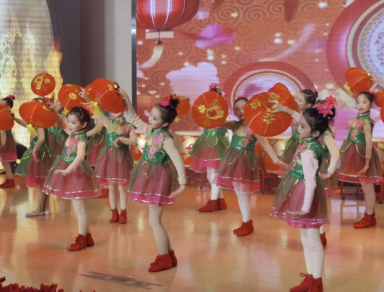 红色映像金小华章有图_html_6fd6b0df.jpg