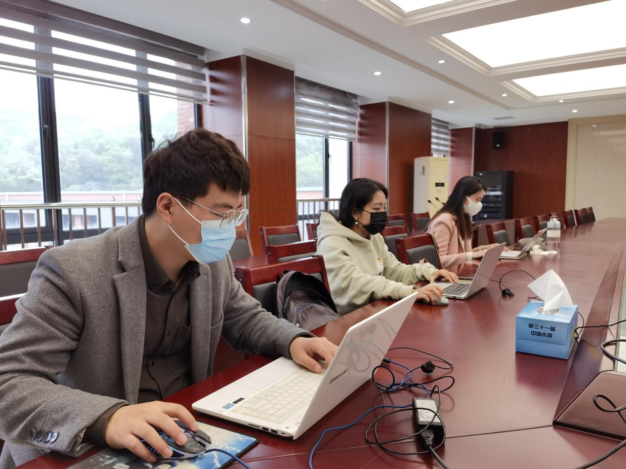 （定稿）抗疫有我 疫路同行_html_m377826a9.jpg