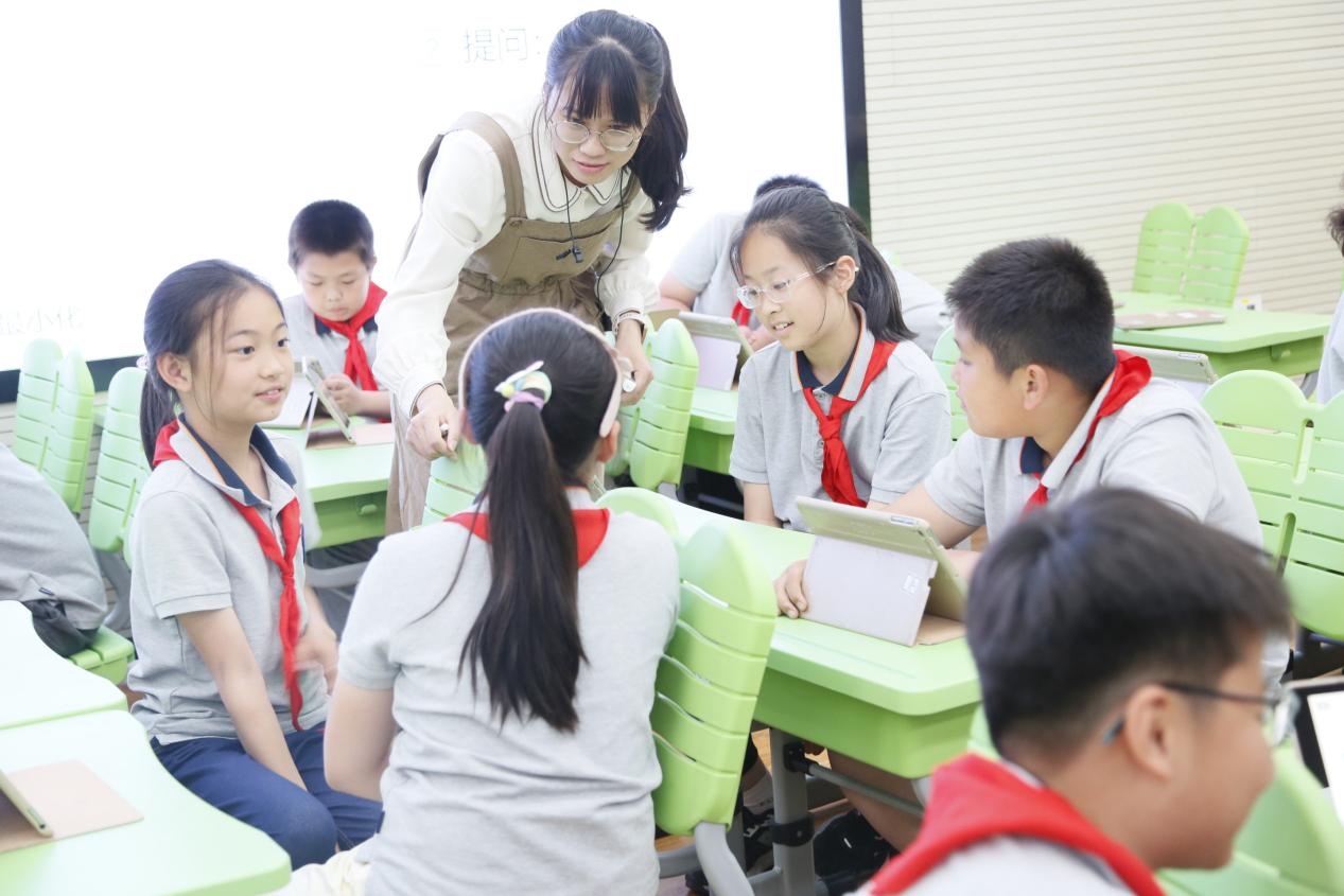 新技术赋能课堂，智研提质增效(1)_html_2e9e2838.jpg