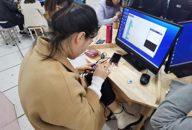 2021栖霞区中小学信息技术教师全员培训_html_22265c83.jpg