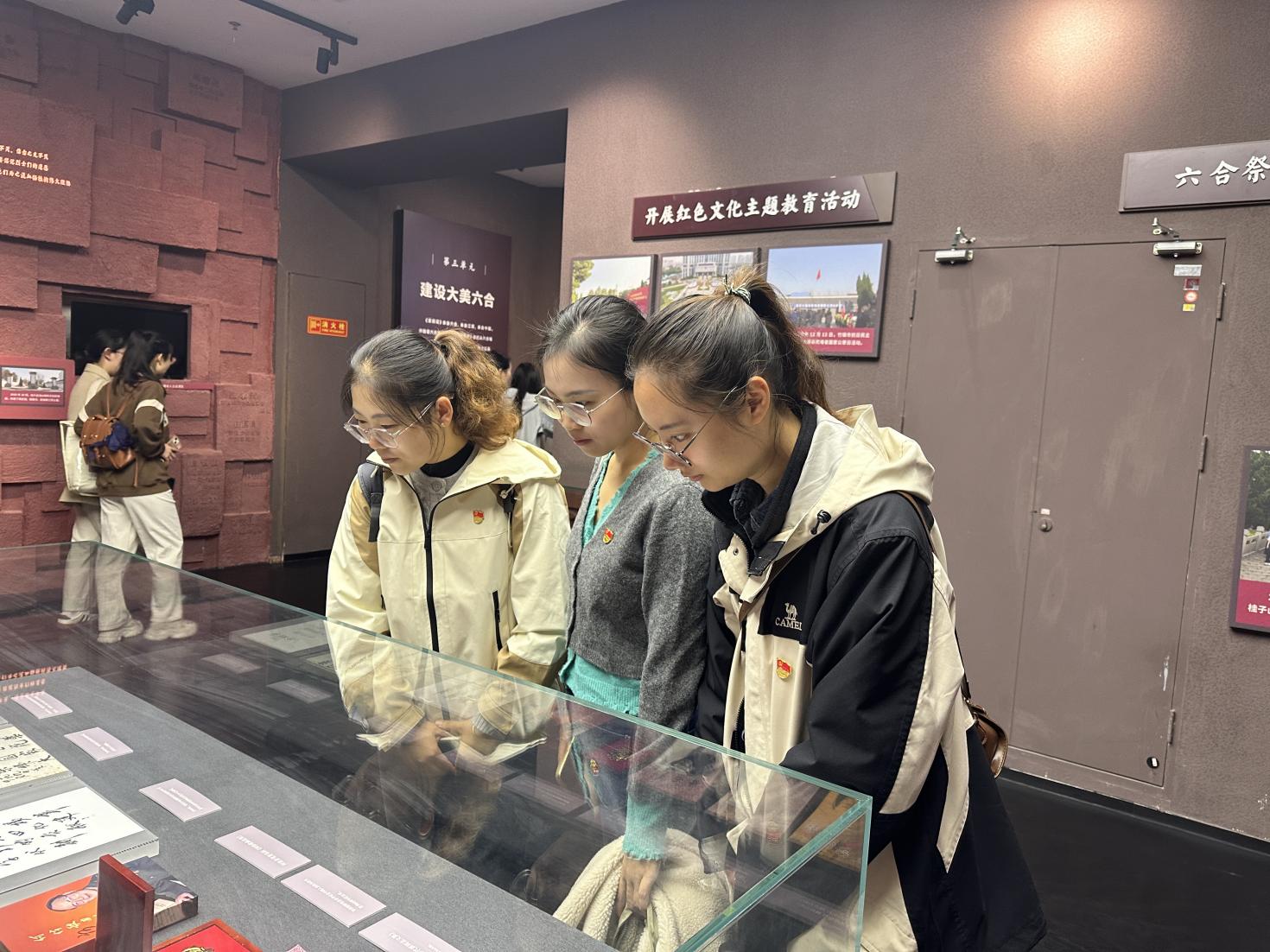 【石抱树·先锋行】追忆峥嵘岁月 赓续红色血脉——南京市金陵小学党委组织主题党日活动_html_m3c7464e6.jpg