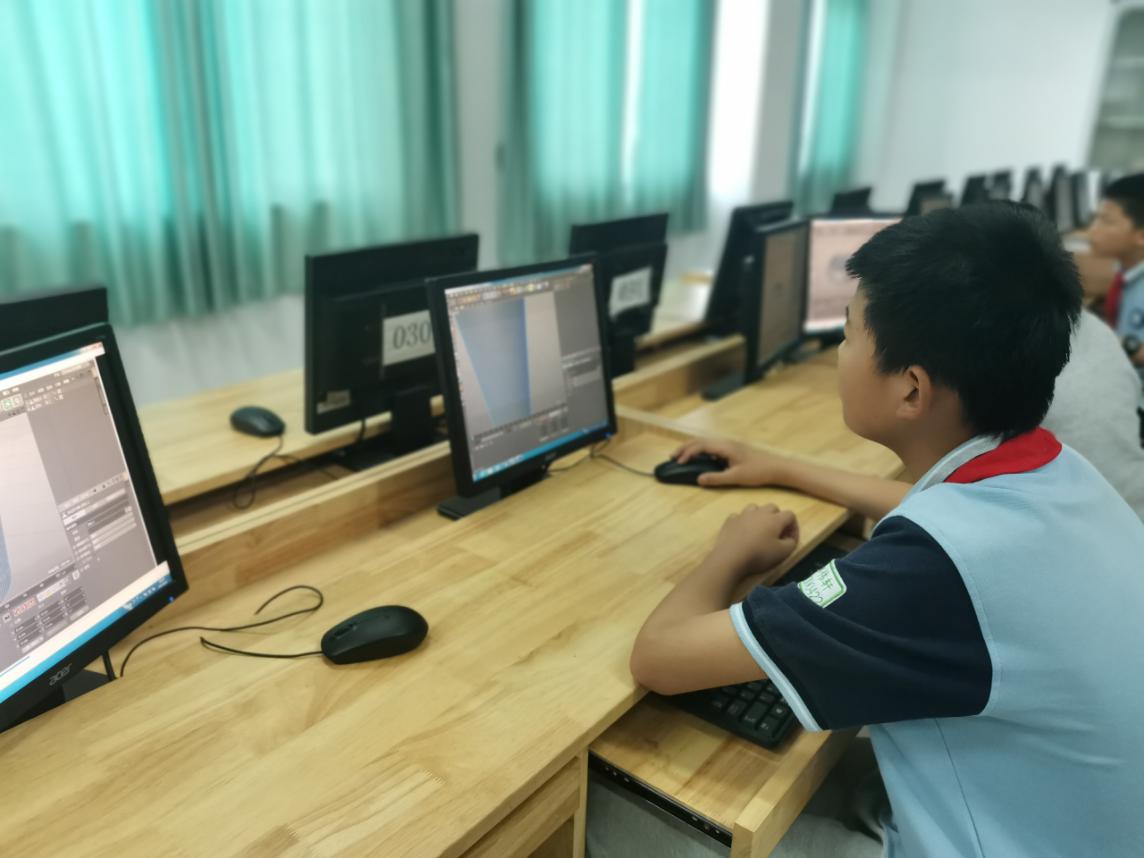 c29-9 学校科技节活动照片_html_d87949.jpg