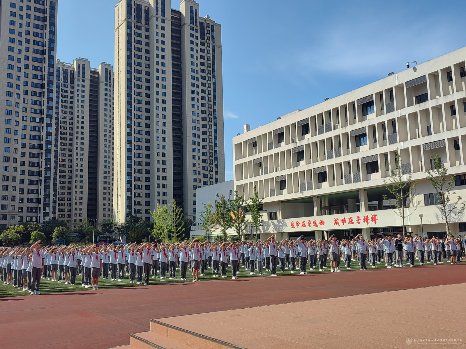 【附中燕子矶初中部】「江畔·红星闪耀」“历史不可忘，铭记九一八”主题升旗仪式