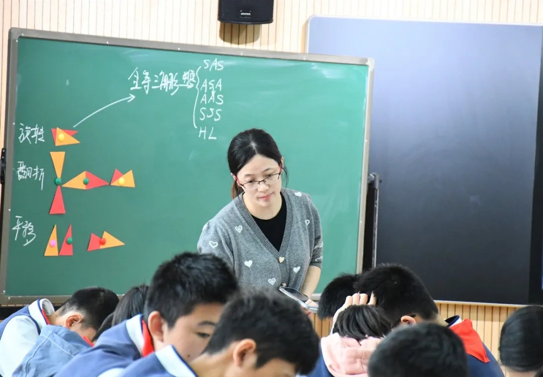 2023年10月 周霞_html_m2dd769ca.jpg
