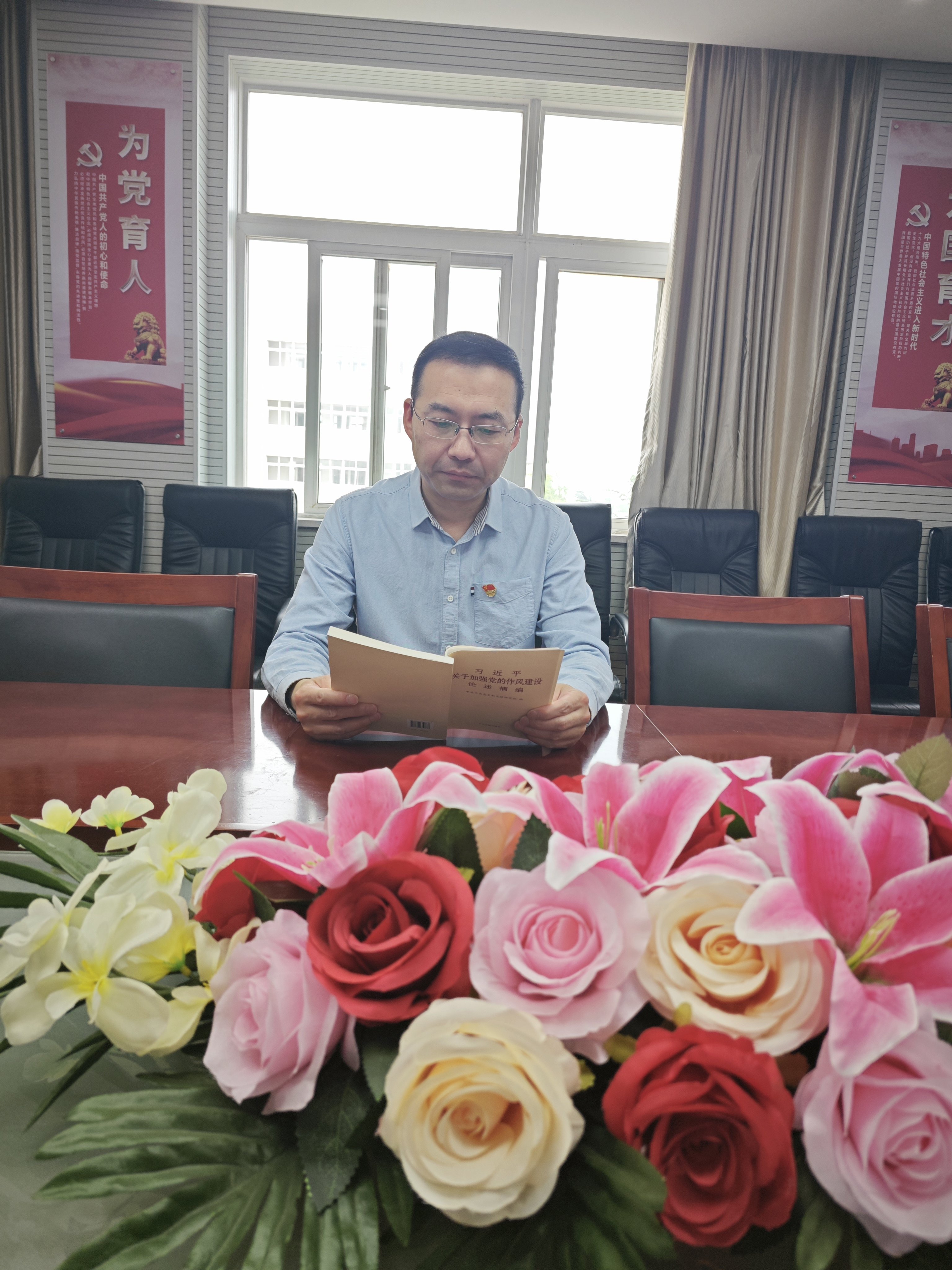 【百炼石苑·党建引领】南京市栖霞区实验初级中学南炼校区党支部召开四月份支委会