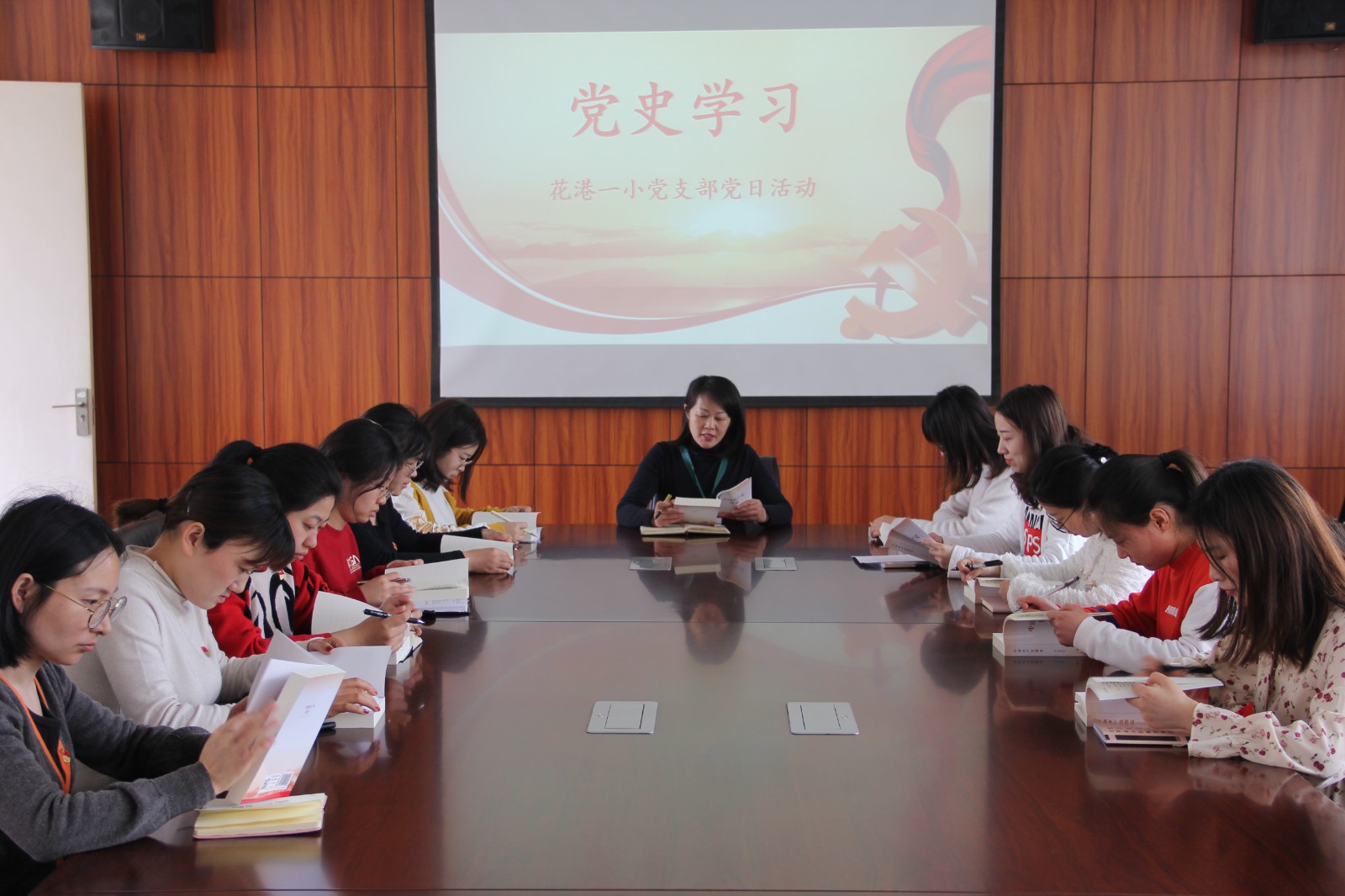 【阳光太阳城】学百年党史 守初心使命 ——花港一小党支部主题党日活动（二）