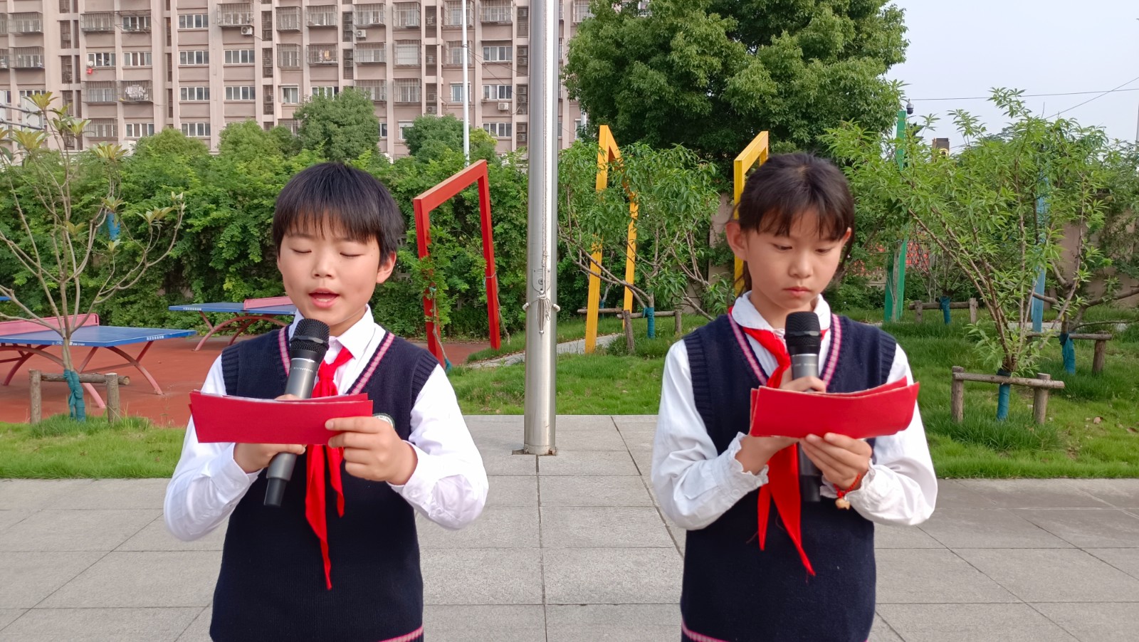 【花港一小】反对校园暴力，构建和谐校园 ——花港第一小学第十四周主题升旗仪式