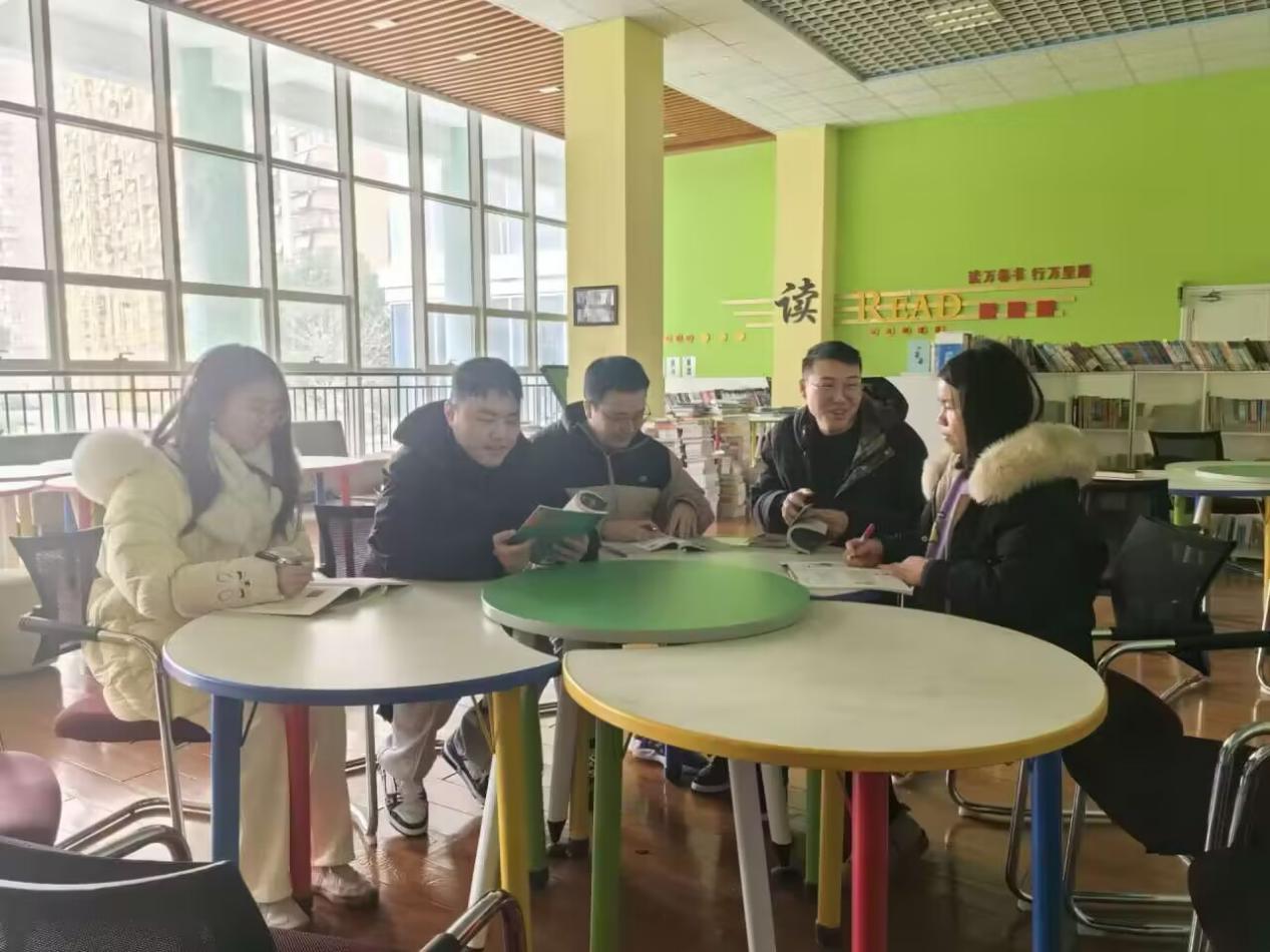 凝聚集体智慧  打造理想课堂（一百四十二）花港一小集体备课活动_html_m39c61149.jpg