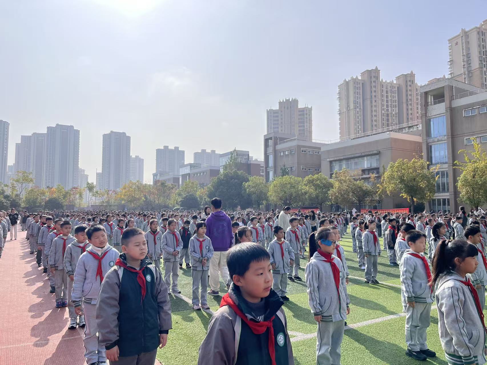 【花港一小】弘扬集体主义精神 争做新时代好少年——花港一小第十一周主题升旗仪式