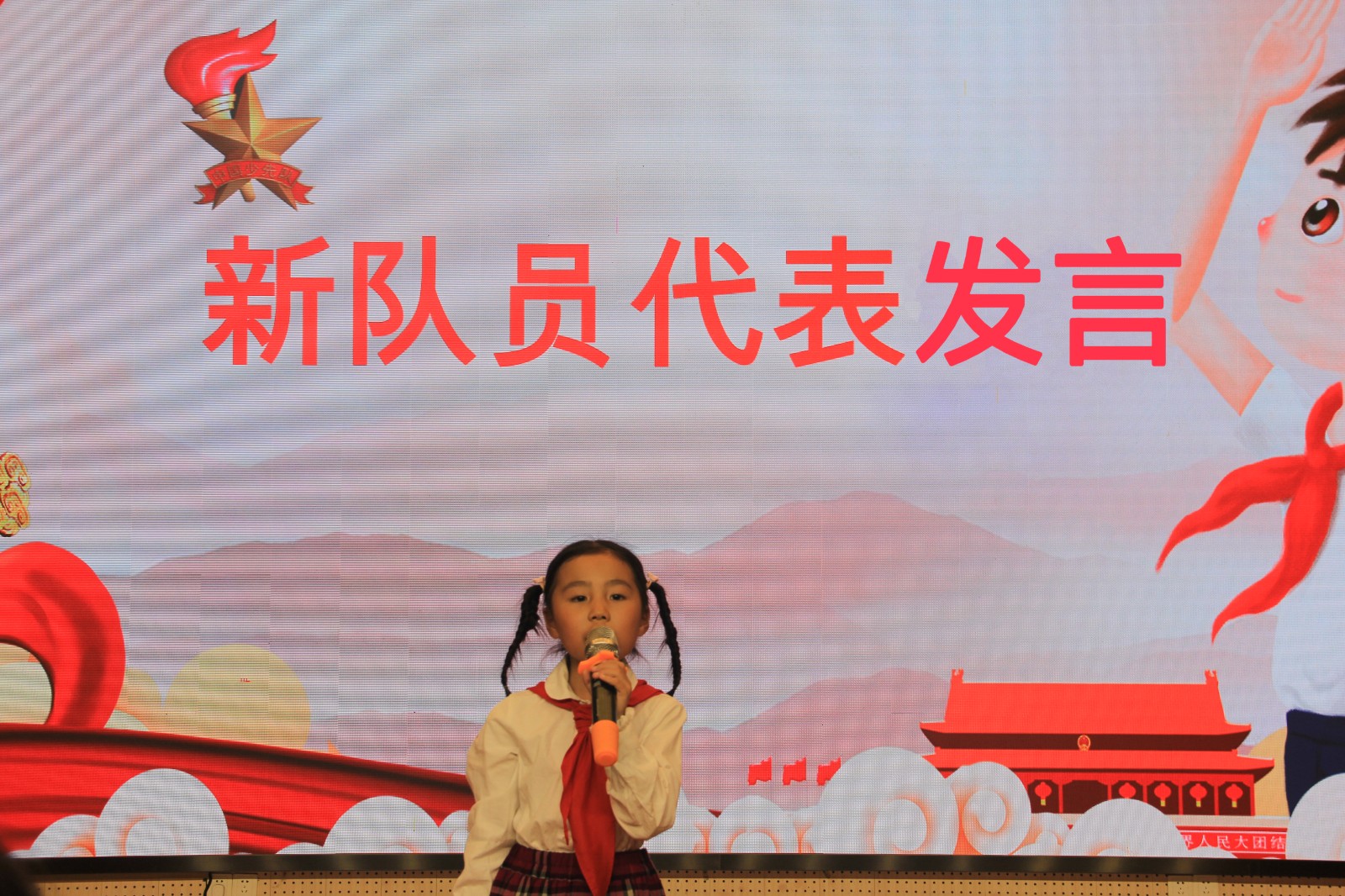 新队员代表发言.JPG