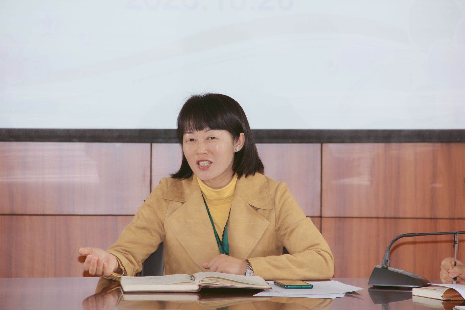 【花港一小】立德树人，相伴花开 ——花港一小10月份班主任例会