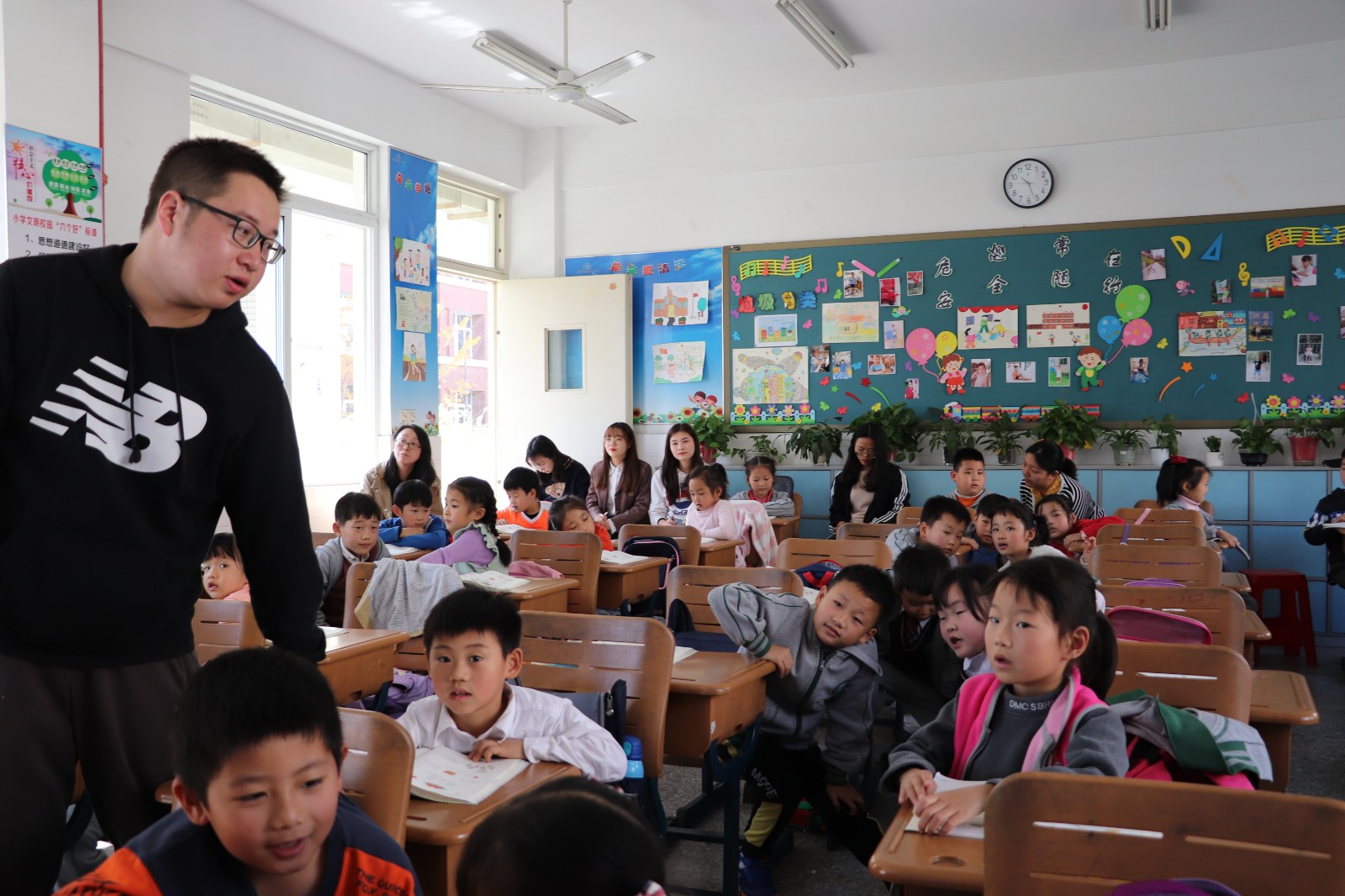 周伟杰上课3.JPG