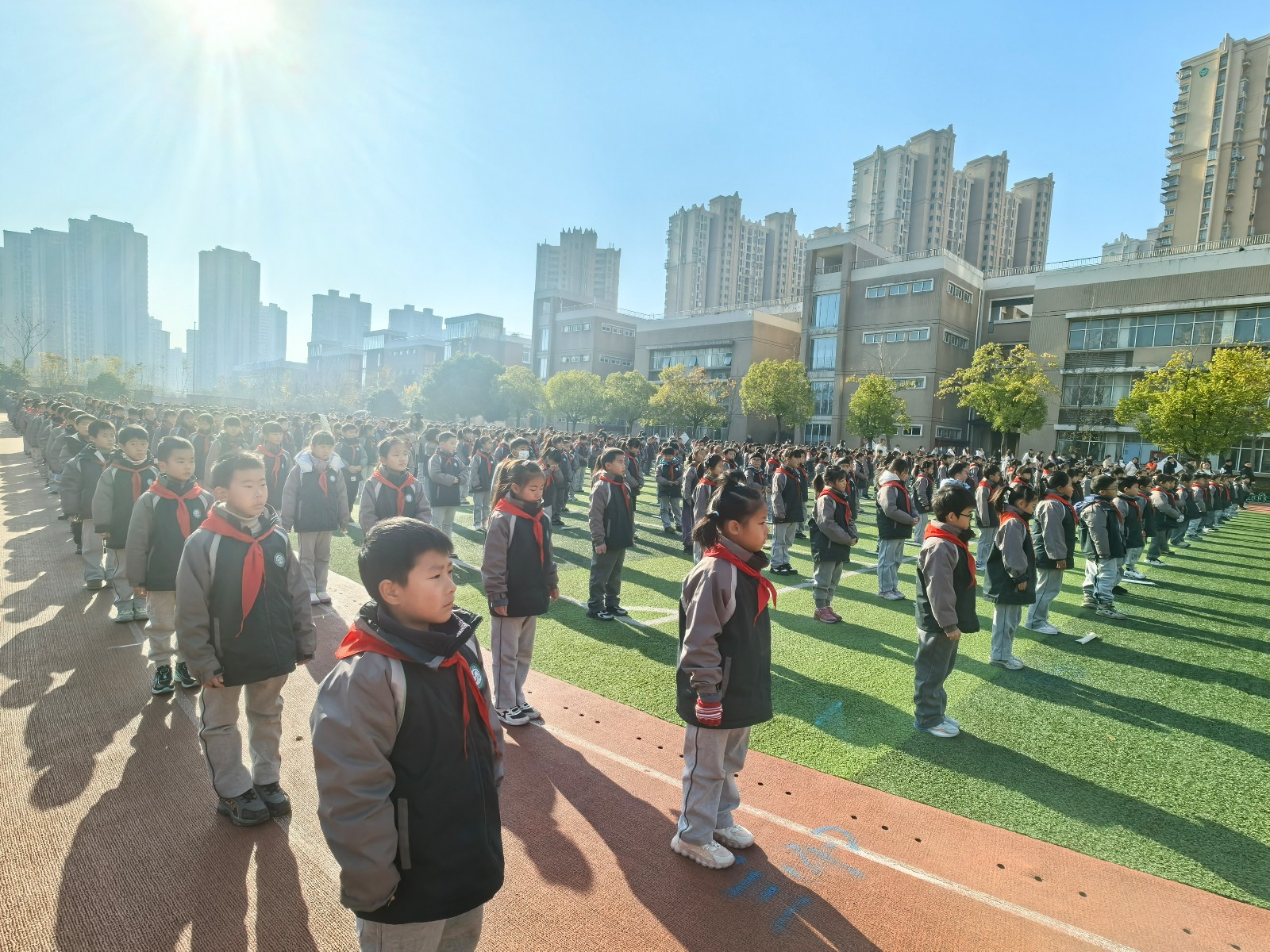 【花港一小】从心出发  拥抱健康——花港第一小学第十六周升旗仪式