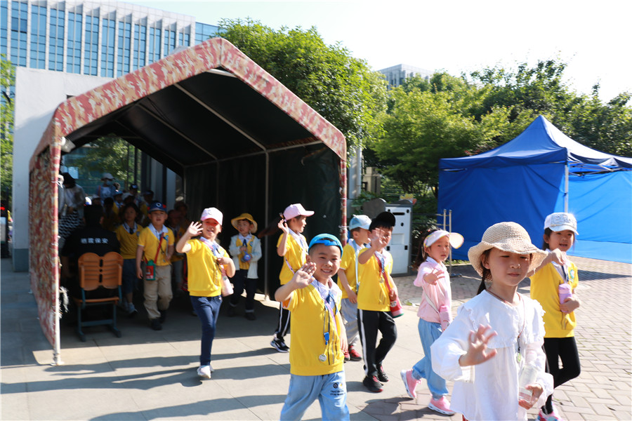 参观小学.jpg