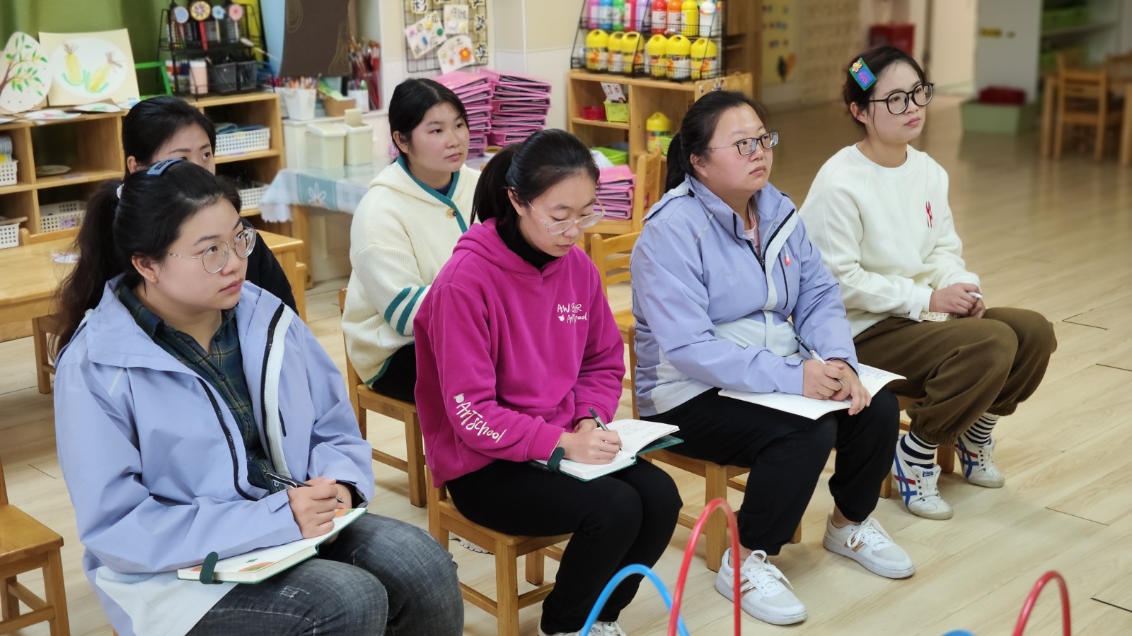 老师们认真学习.jpg