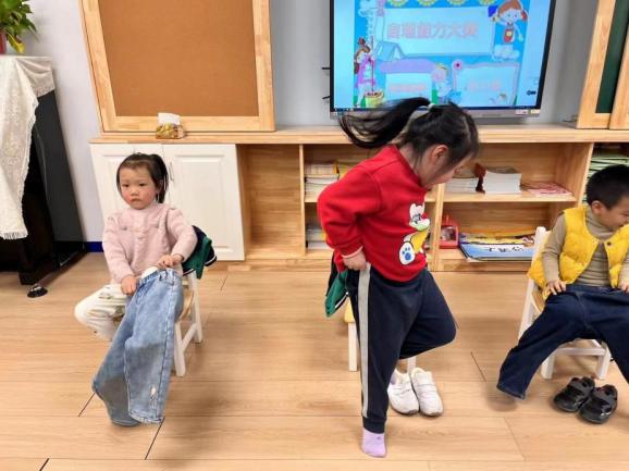 幼儿自理能力大赛新闻_html_12063b74.jpg