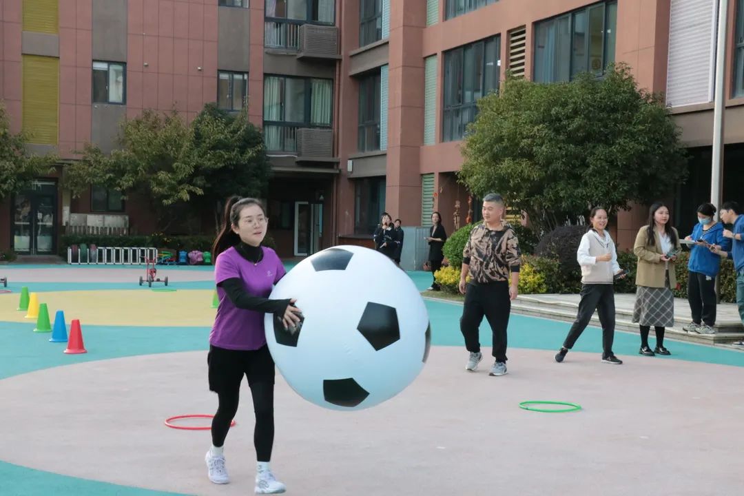 家长足球趣味赛新闻_html_1ed5a8e6.jpg