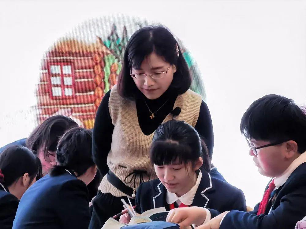 202103【梁晓燕名师工作室】《人面巨石》英语整本书阅读研讨.docx_html_3f350ada.jpg