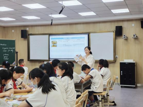 【梁晓燕名师工作室】送教促交流，研讨共成长——教学研讨之中桥中学站_html_m133b48fc.jpg
