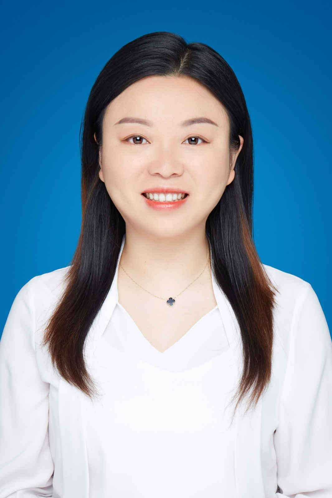 汪宏玲证件照 - 副本.jpg