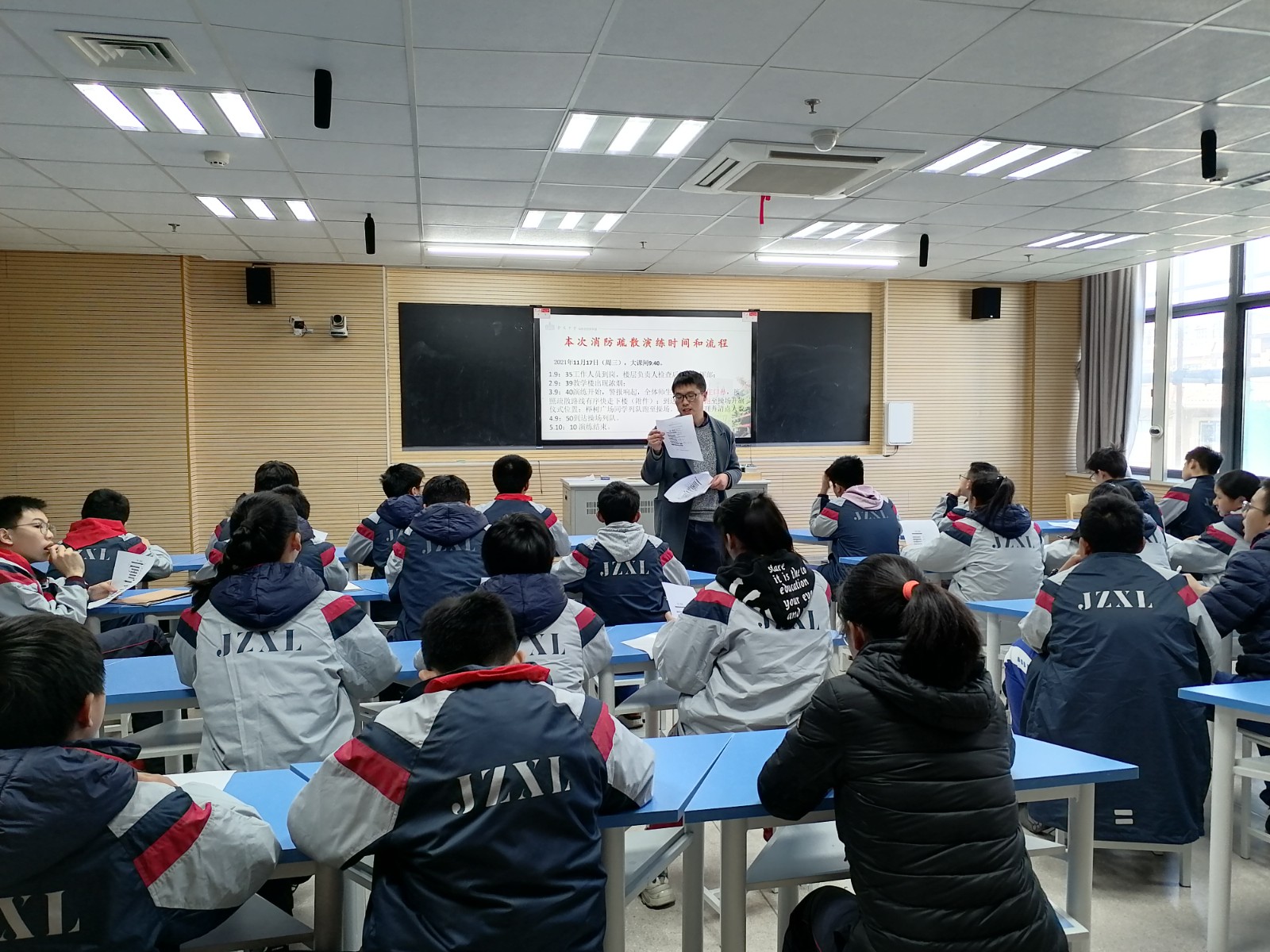 领小组会议.jpg