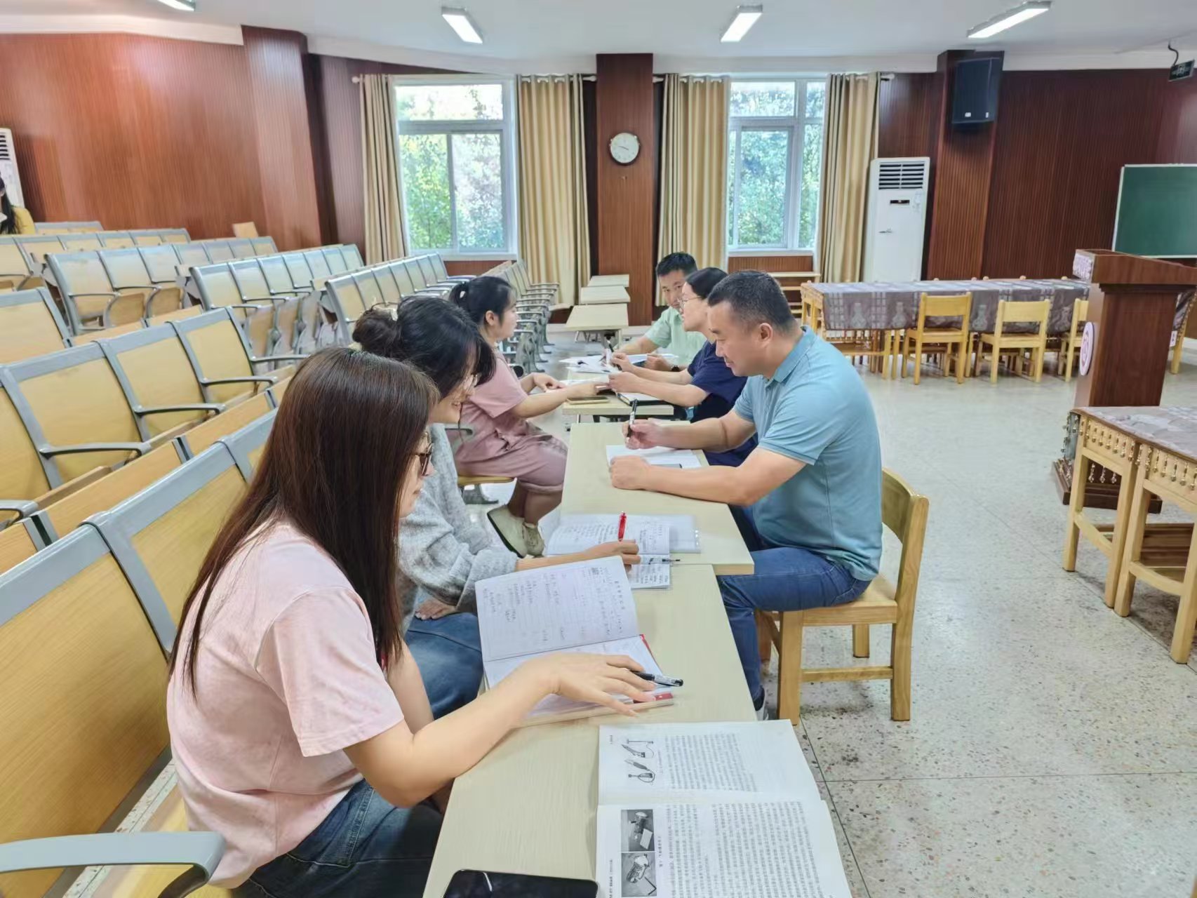 9.13号新闻——晓庄小学文濬校区科学组校本主题研修活动（一）_html_3d0156d8.jpg