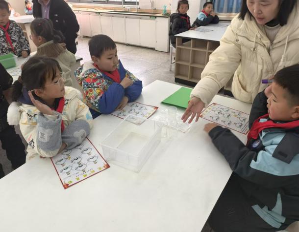 【正学丁三】灵蛇启智 精彩无“笔”—— 南京市丁家庄第三小学一、二年级无纸化测试活动_html_1d03d06e.jpg