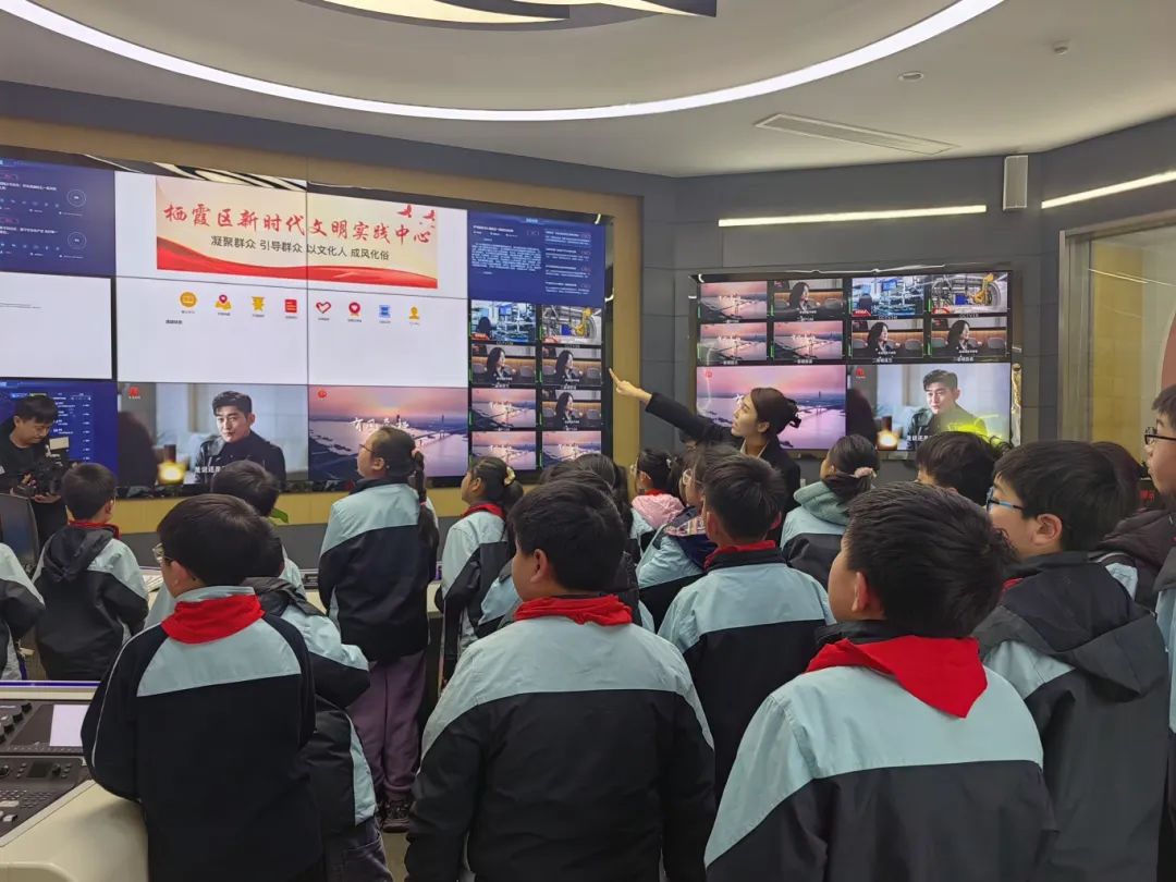 【正学丁三·德育】解锁新体验，探秘栖霞区融媒体中心_html_ma2236ac.jpg