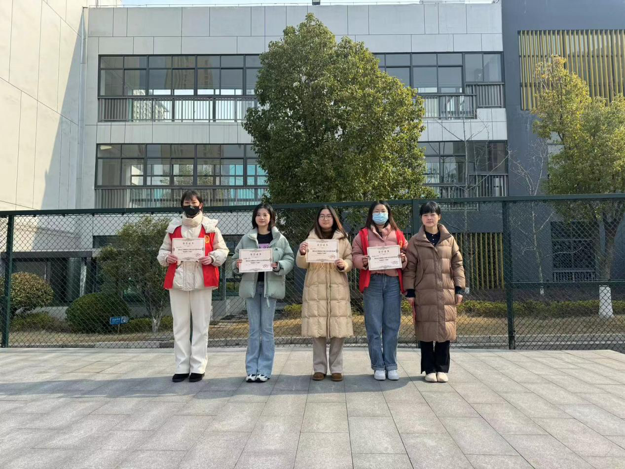 第二周升旗仪式报道稿_html_6c79bb07.png