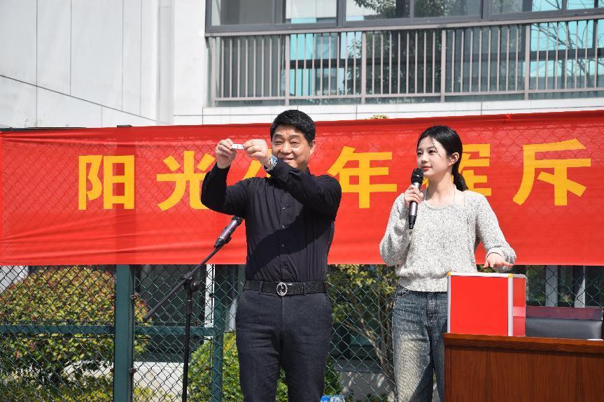 【正学丁三】“竞技绿茵，闪亮人生”——南京市丁家庄第三小学第三届校园足球春季联赛开幕式活动侧记_html_m74d09987.jpg
