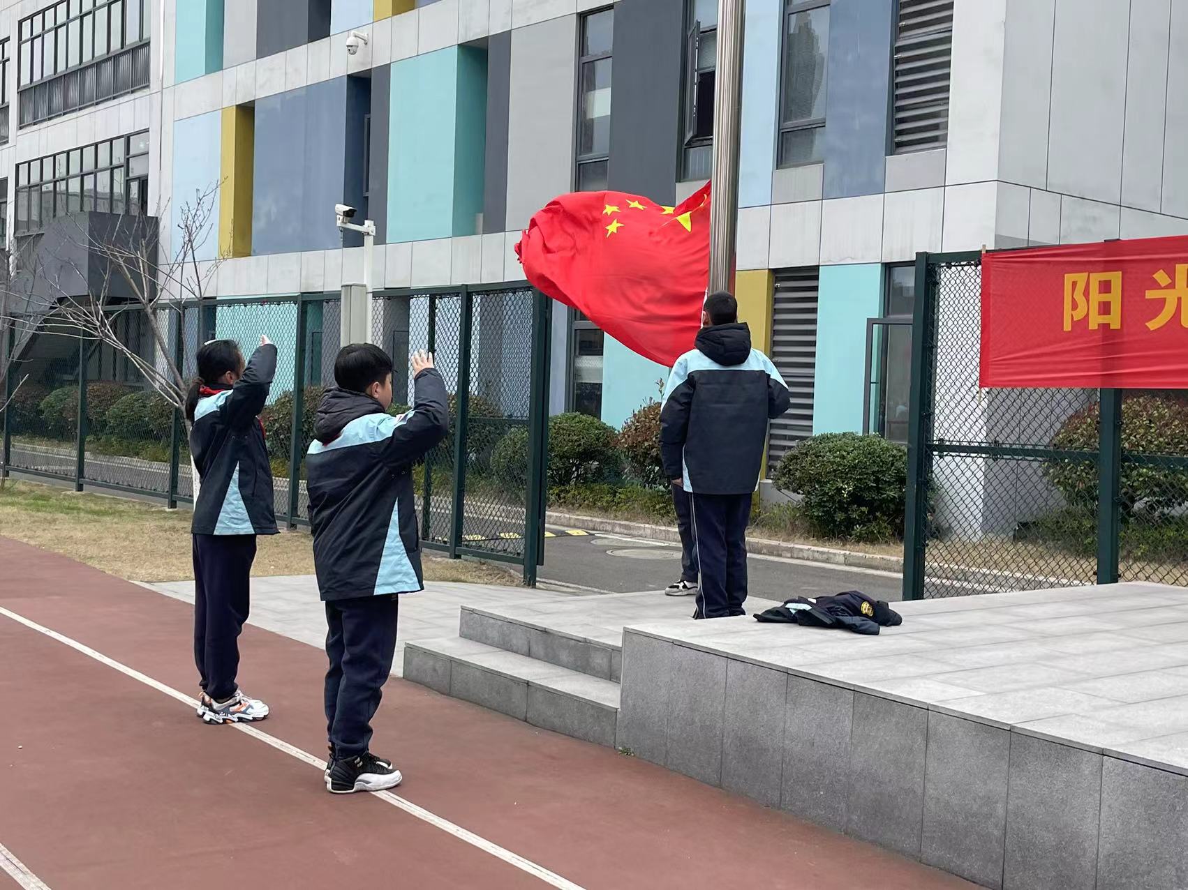【正学丁三·德育】“节约用水，从你我做起”——南京市丁家庄第三小学第五周世界水日主题升旗仪式侧记_html_m2fcc0446.jpg