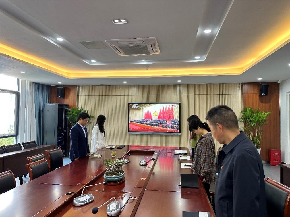 10.16党建报道：礼赞新时代 奋进新征程（姚远）_html_m17b6f906.jpg