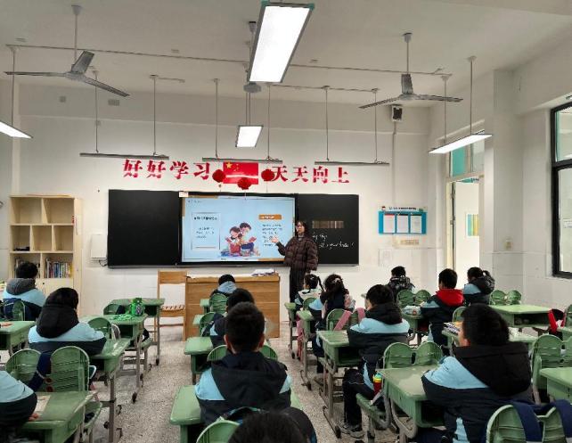 新学期心理活动课总结汇报(3)_html_m2166d585.jpg