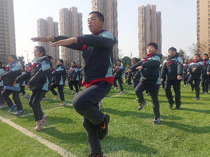 【正学丁三· 教学】阳光大课间，活力满校园(3)_html_m212a4c2b.jpg