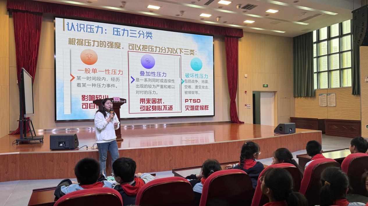 【正学丁三】以心润心，用爱育爱——“陶老师工作站”栖霞分站志愿服务进校园活动侧记_html_m390eb572.jpg