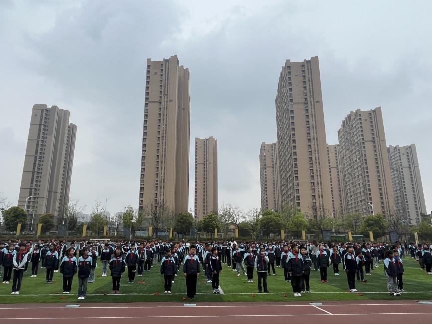 【正学丁三·德育】“讲卫生美校园，树文明促健康”——丁家庄第三小学文明教育主题升旗仪式_html_273dbc00.jpg