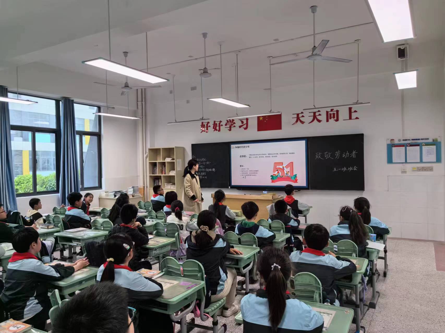 【正学丁三●德育】“立德树人，劳动为先”南京市丁家庄第三小学劳动节主题班会活动侧记_html_m240dd579.jpg