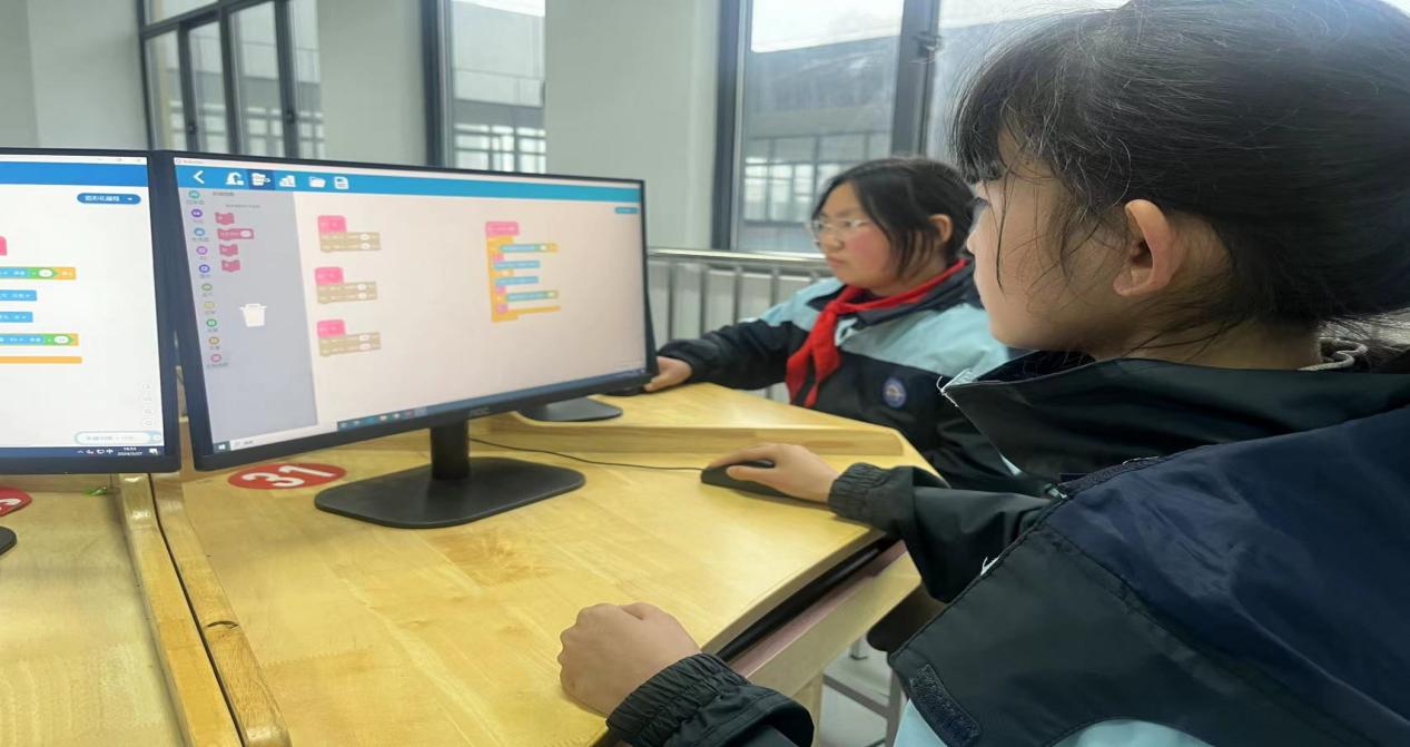 多彩社团 助力成长--南京市丁家庄第三小学社团活动侧记_html_m1ab47521.jpg