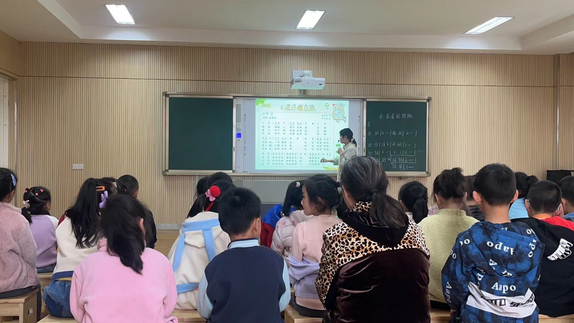 【正学丁三·教学】以“视”促教学 以“导”致发展——南京市丁家庄第三小学二年级视导活动侧记_html_3749b693.jpg