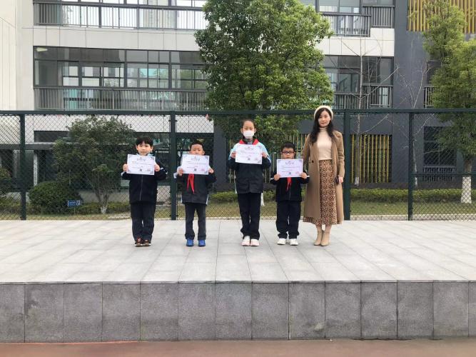 第十三周升旗仪式报道_html_m6e376151.jpg
