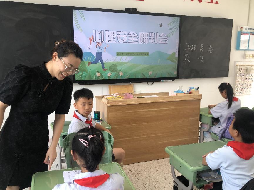 1_1_【正学丁三】用心呵护 助力成长——丁家庄第三小学心理安全研判会主题班会侧记(1)_html_m5241ec80.jpg